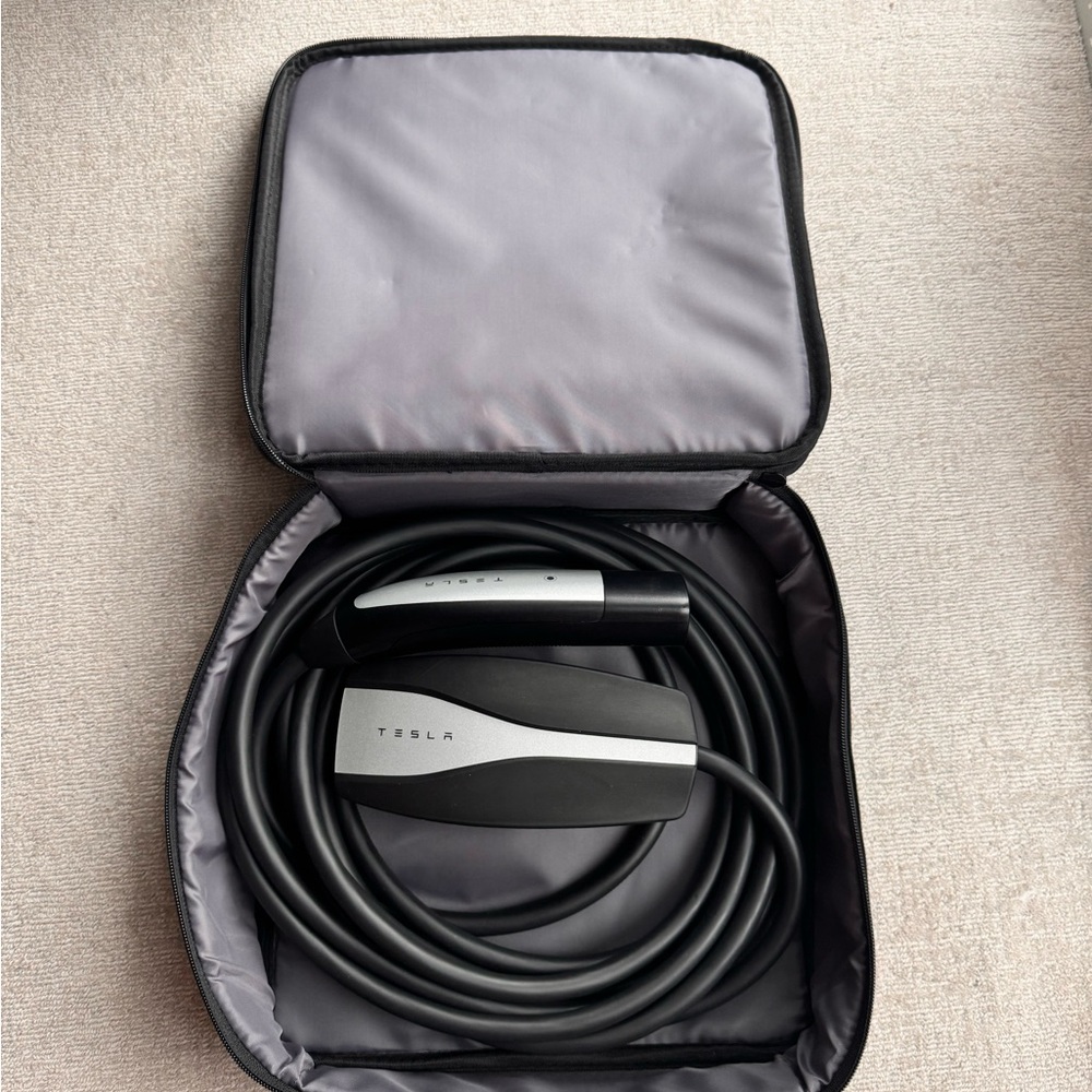 2022 Tesla Model X Gen 2 Mobile Bundle Charging Cable Kit OEM Charger Cord New